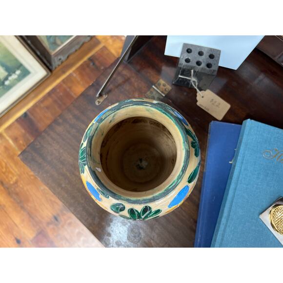 Italian Majolica Tin-Glazed Floral Vase 9″ Handpainted Earthenware, Deruta-Style - Picture 4 of 8